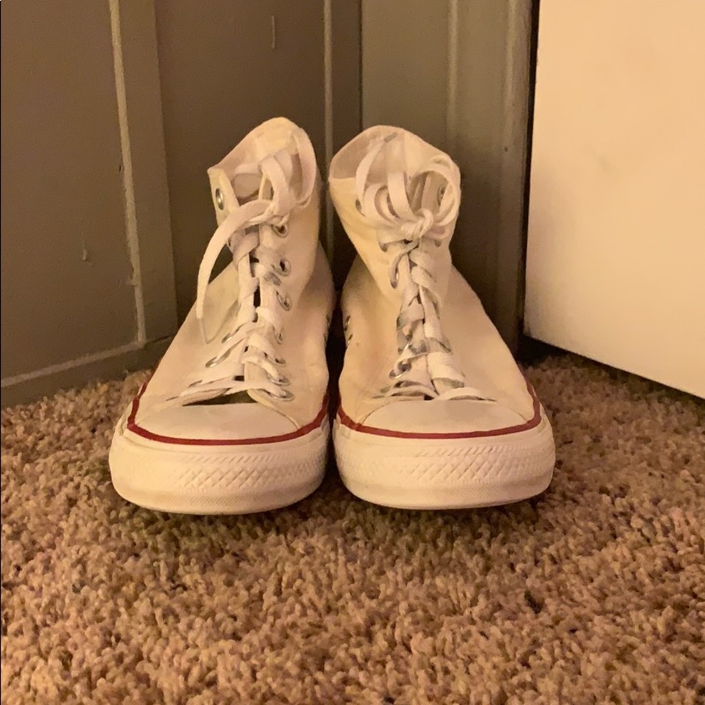 White Converse•size 9